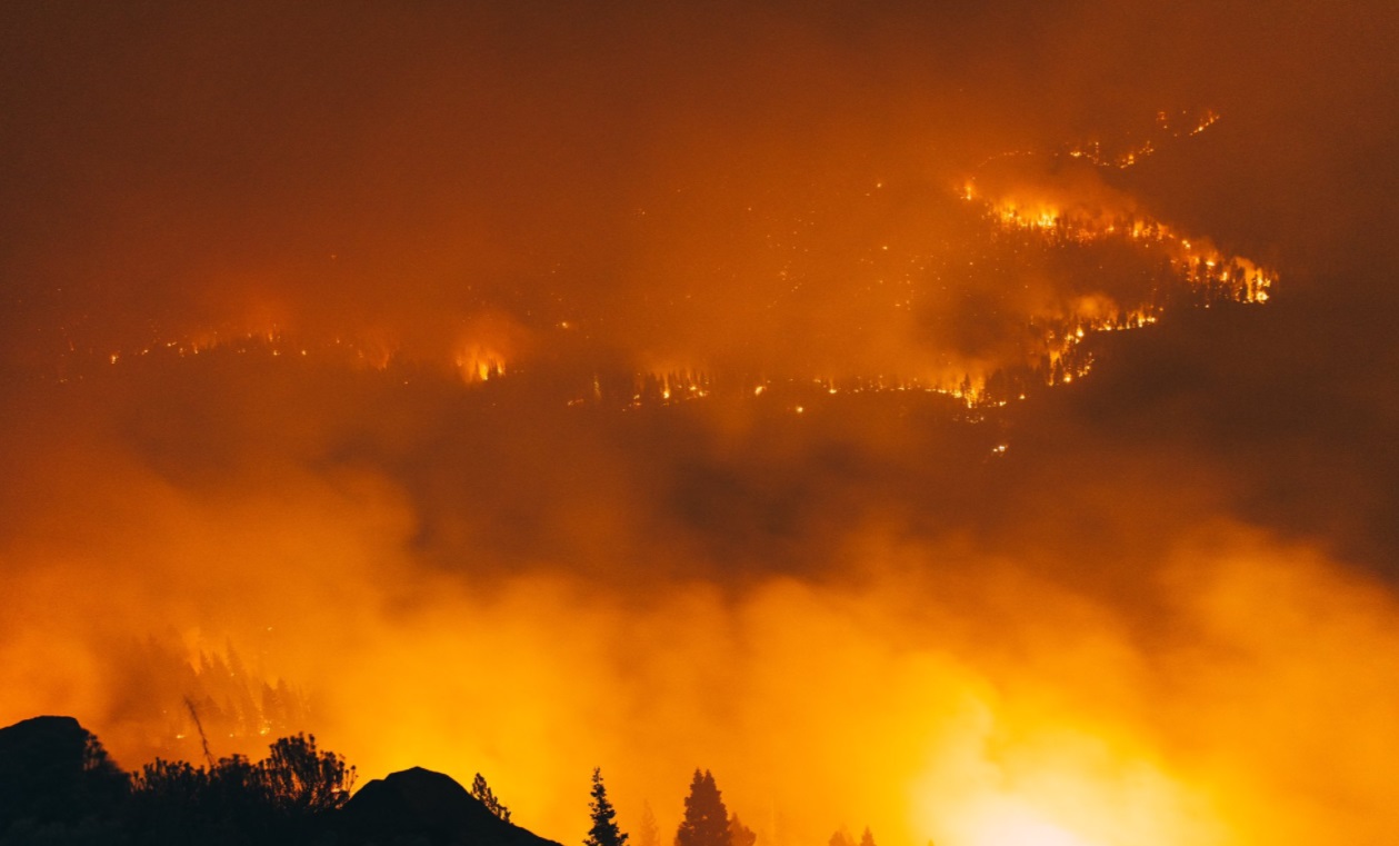 PHOTO Christmas Valley And Meyers California Are On Fire 