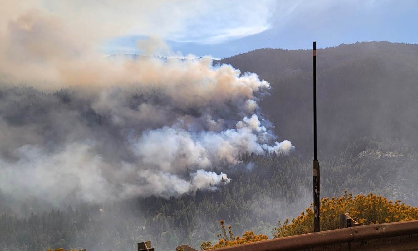 PHOTO Firefighters Have Been Successfully Able To Keep Caldor Fire From Burning Structures In Lake Tahoe 