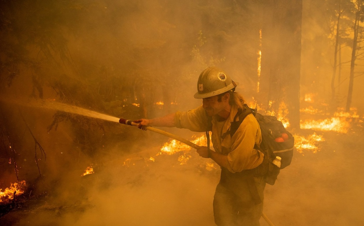 PHOTO Firefighters Spent All Day Protecting Homes On Apache Avenue In Meyers CA