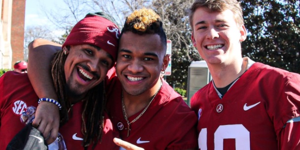 PHOTO Mac Jones Chilling With Tua And Jalen Hurts At Alabama