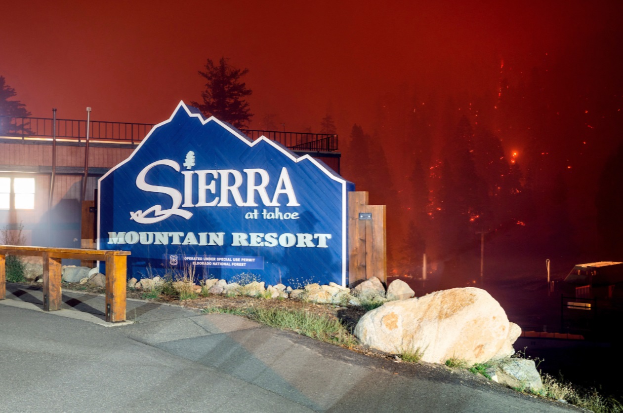 PHOTO Sierra Mountain Resort At Tahoe Under Threat From Caldor Fire