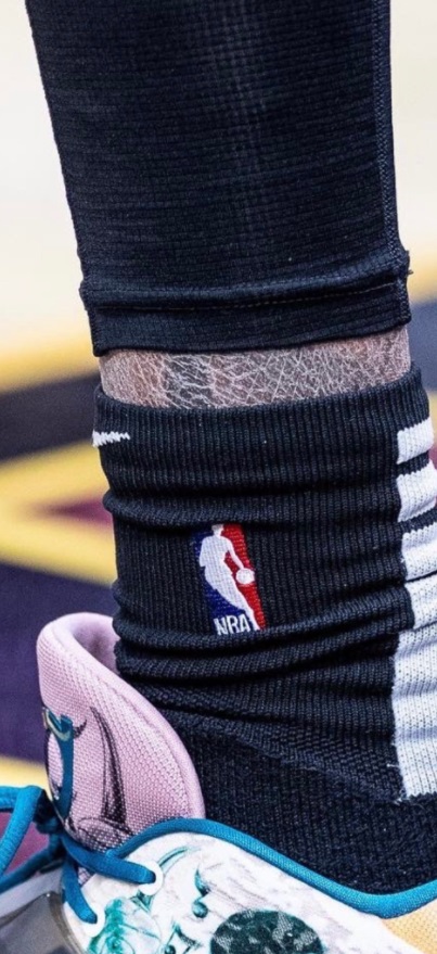 PHOTO-Close-Up-Kevin-Durant-Has-Such-Dry-Skin-On-His-Legs-It-Looks-Like-Lizard-Skin.jpg