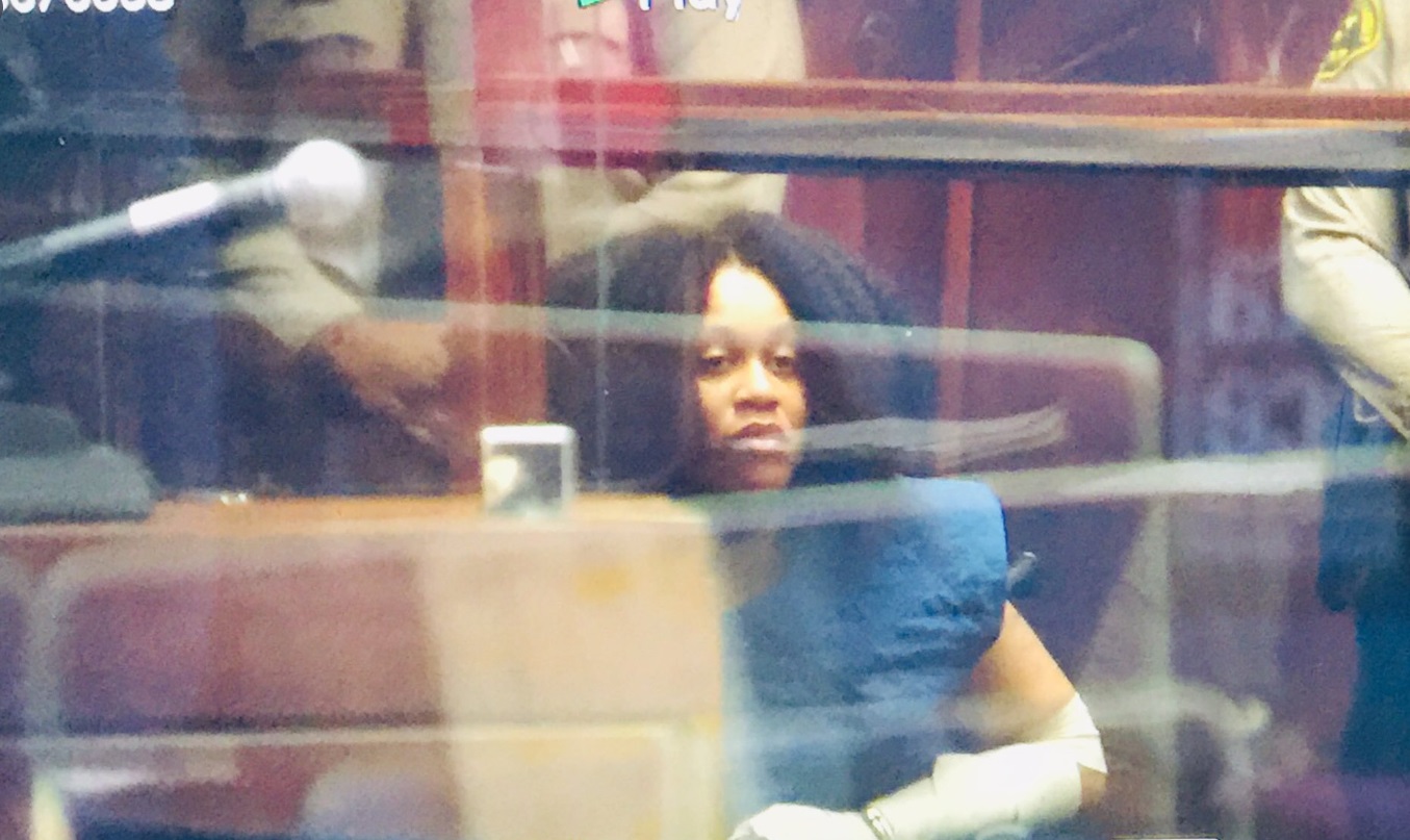 PHOTO Nicole Linton Wearing Arm Wrap In Court After Injurying Left Arm