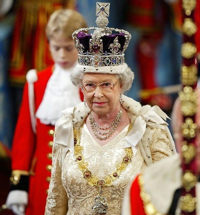 photo-queen-elizabeth-ii-owned-the-largest-clear-cut-diamond-in-the