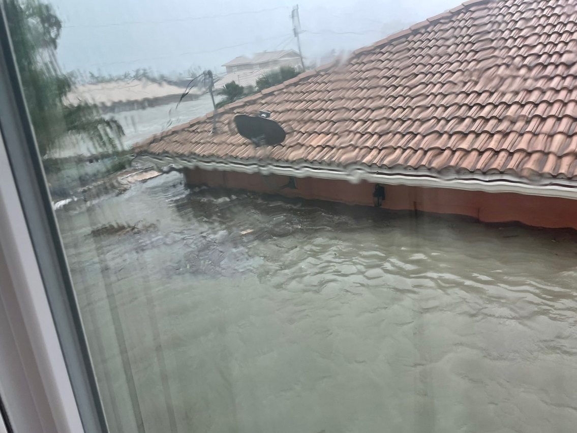 Photo Storm Surge In Fort Myers Beach Has Water Up To The Roof Of Houses Past The Second Floor 7465