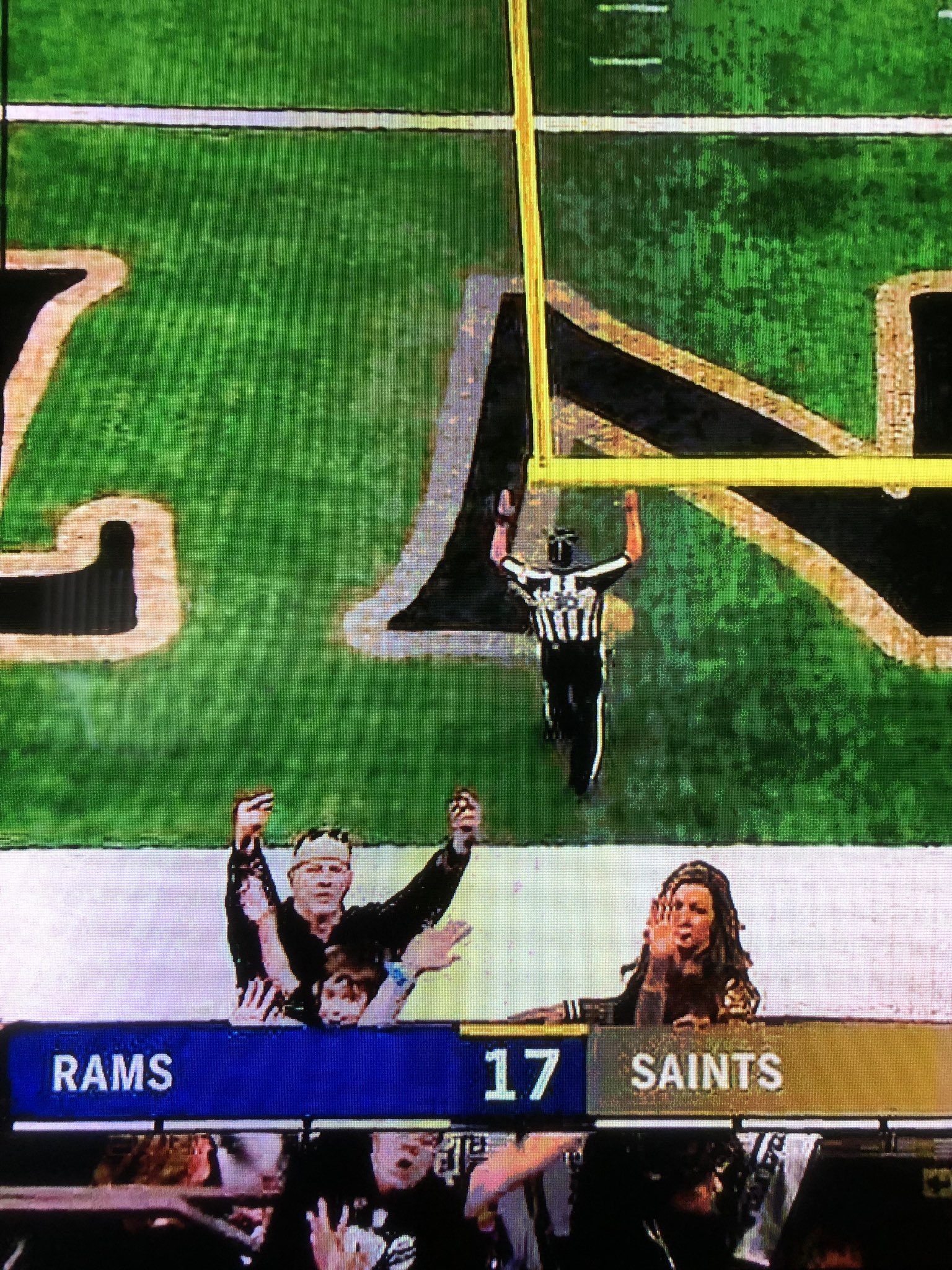 PHOTO: Saints Fan Flips Off National TV Camera Without Two Middle Fingers 