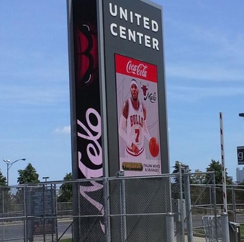 PHOTO Carmelo Anthony Put On United Center Signage In Parking Lot As Soon As He Was Traded