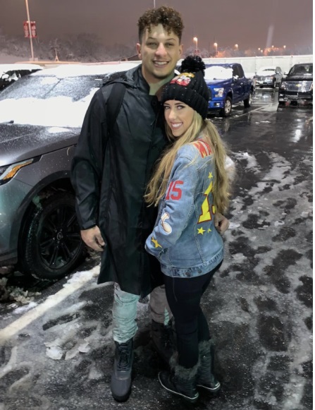 PHOTO Patrick Mahomes' Girlfriend In Tight Pants