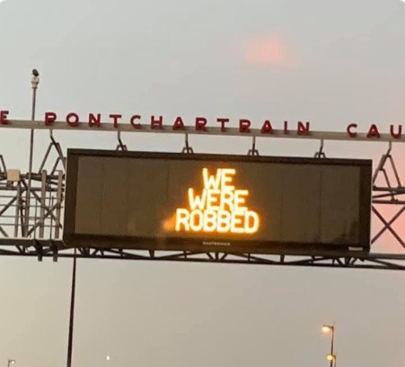 PHOTO Sign On The Pontchartrain Causeway In New Orleans Says We Were Robbed