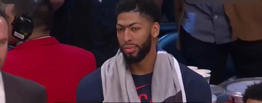 PHOTO Anthony Davis Smirks After Lebron Hits 3