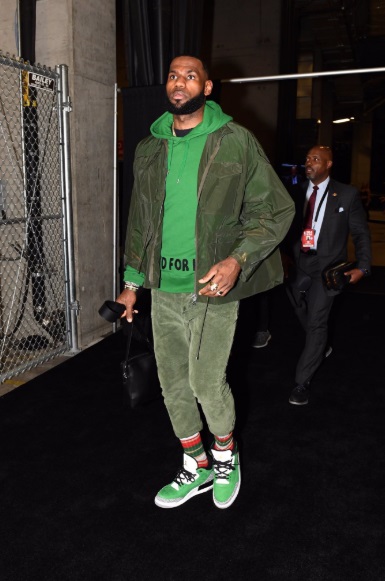 PHOTO Lebron James Wearing Load Management Gear