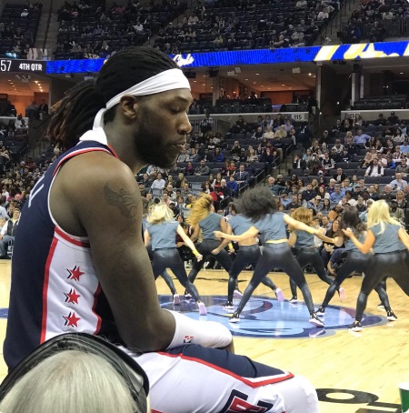 PHOTO Montrezl Harrell Avoids Getting Distracted By Grizzlies Cheerleaders