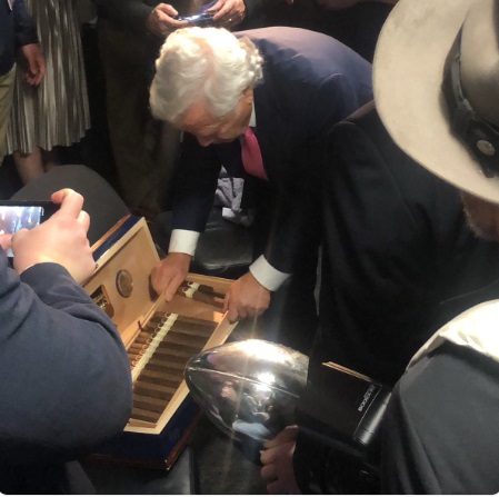 PHOTO Robert Kraft Handing Out 50 Year Old Cigars In Patriots Locker Room