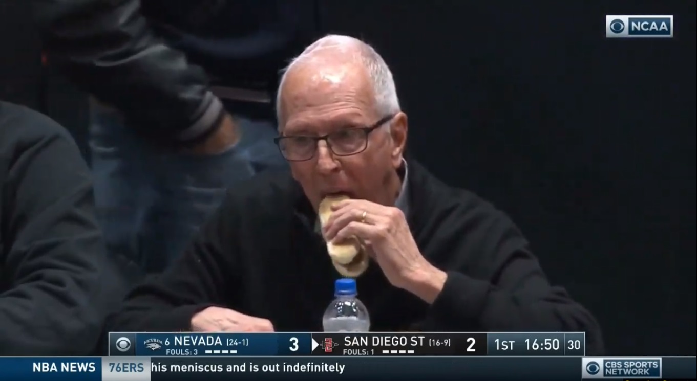 PHOTO Steve Fisher Biting Into Giant Hot Dog At Nevada SDSU Game