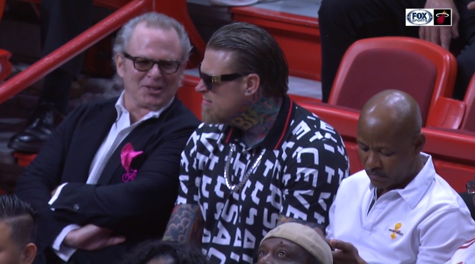 PHOTO Chris Andersen Wearing Ugly Polo With Sunglasses Indoors At Heat Cavs Game