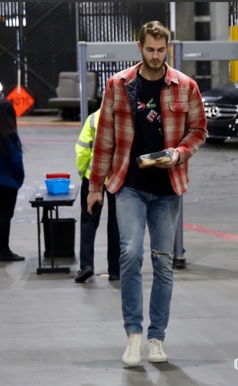 PHOTO Jake Layman Shows Up To Game With Mashed Potato And Gravy