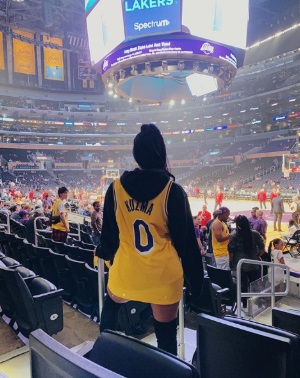 PHOTO Kyle Kuzma's Girlfriend Looking Hot In Lakers Jersey