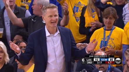 PHOTO Steve Kerr Throws His Hands At Ref Protesting Call