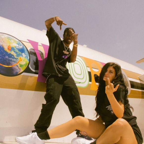 PHOTO Kylie Jenner Flips Off Camera Sitting On Wings Of Private Jet