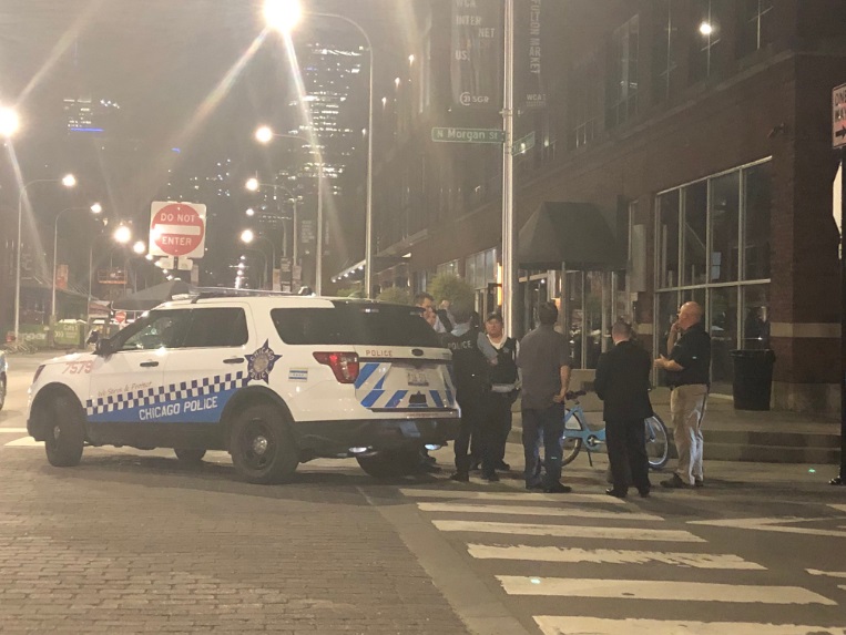 PHOTO Secret Service Vehicles Surround Aviary Cocktail Bar In Chicago After Eric Trump Gets Spit On Eric Trump Walks Out Of Restaurant Shortly After