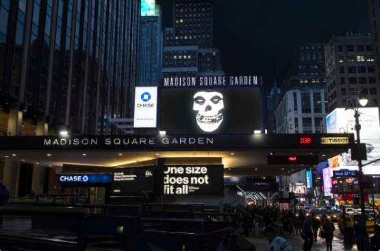 PHOTO Knicks Put Sign On Madison Square Garden To Show Teams Title Chances