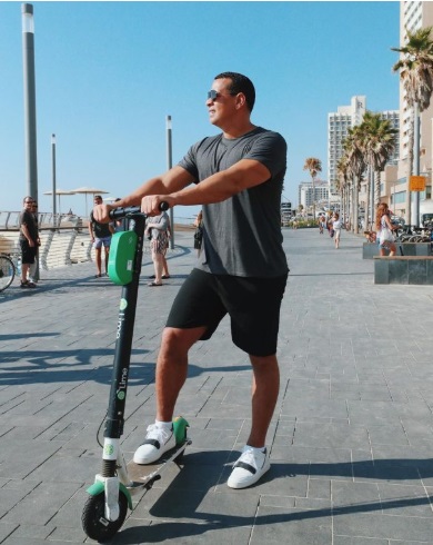 PHOTO Alex Rodriguez Riding Lime Scooter In SF He Rented