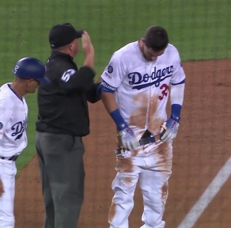 PHOTO Cody Bellinger Wardrobe Mishap