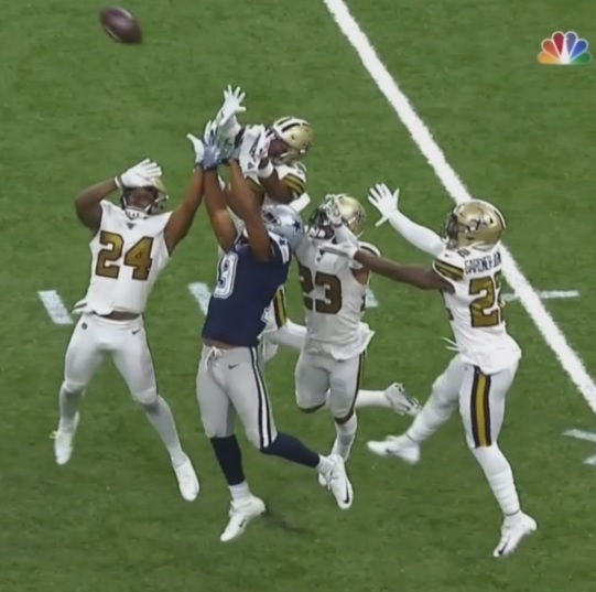 PHOTO 4 Saints Players Going For Hail Mary Pass With Only One Cowboys Player