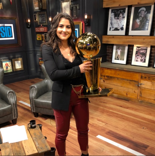 PHOTO Bianca Andreescu Holding Raptors Larry O'Brien Trophy