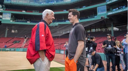 PHOTO Carl and Mike Yastrzemski Talking