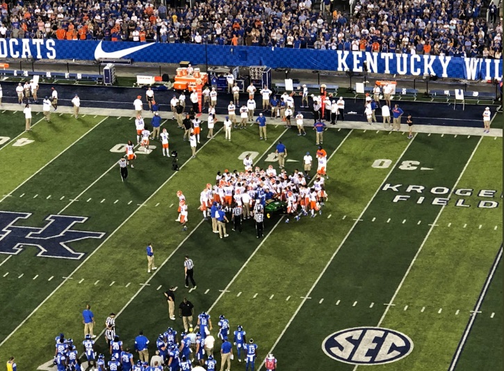 PHOTO Entire Florida Gators Team Goes Out On The Field To Surround Felipe Franks Before Cart Comes Out