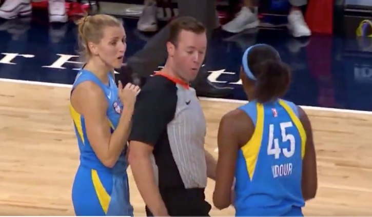 PHOTO Male WNBA Ref Enjoying Being Boxed In By Two WNBA Players