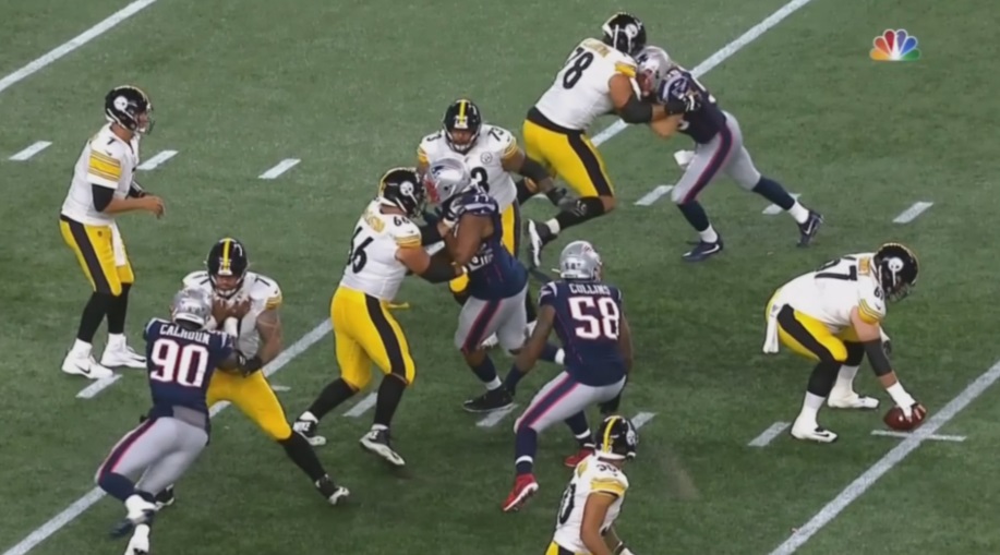 PHOTO Steelers Center Standing By Himself Because Everyone But QB Jumped Early