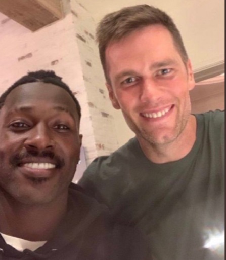 PHOTO Tom Brady Takes Selfie With Antonio Brown In His House