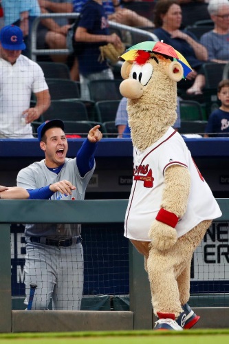 PHOTO Cubs Player Laughing At Braves Mascot