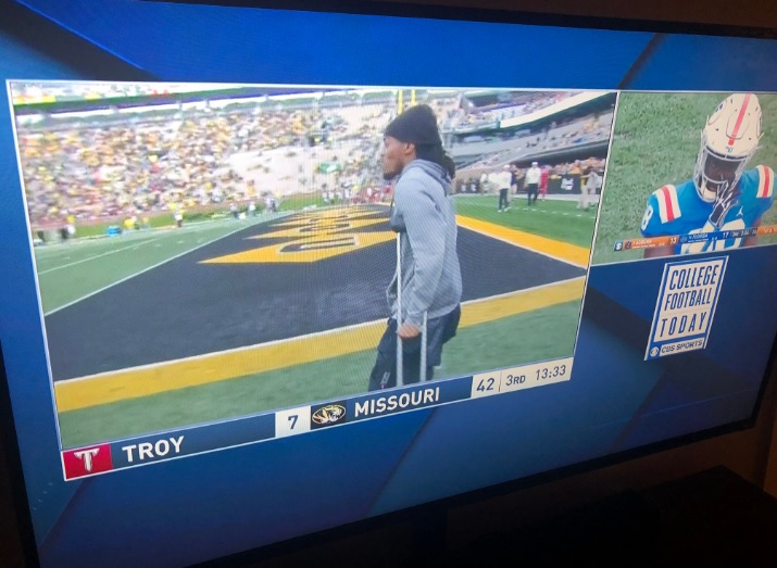 PHOTO Kelly Bryant On Crutches After The Game Unable To Walk