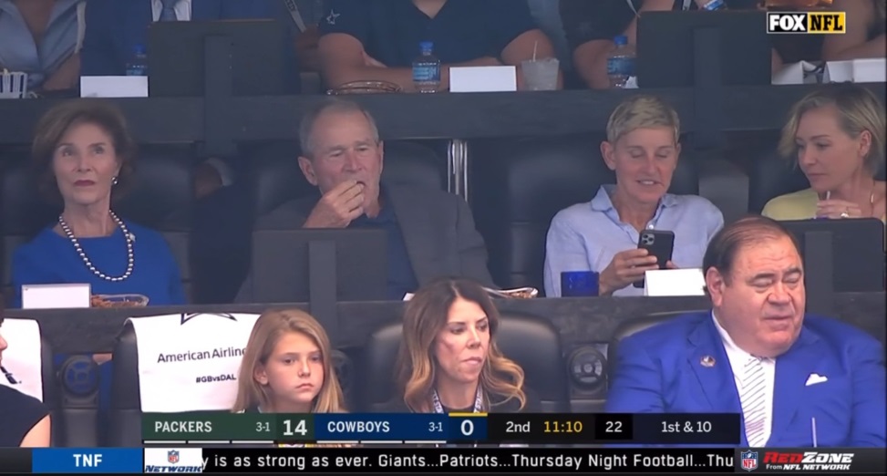 PHOTO Laura & George Bush Sitting With Ellen Degeneres And Portia de Rossi In Cowboys Press Box