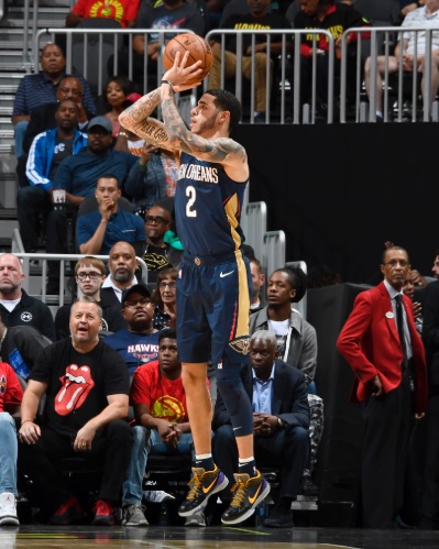 PHOTO Lonzo Ball Wearing Nike Zoom Kobe 4's During Preseason Game