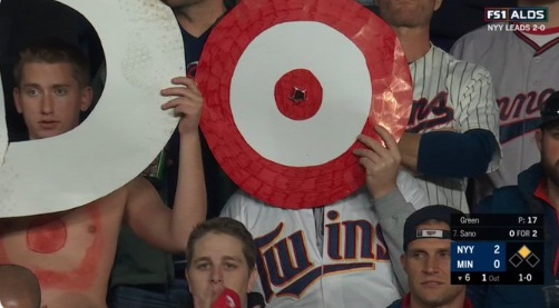 PHOTO Minnesota Twins Fan Wearing Target On His Head