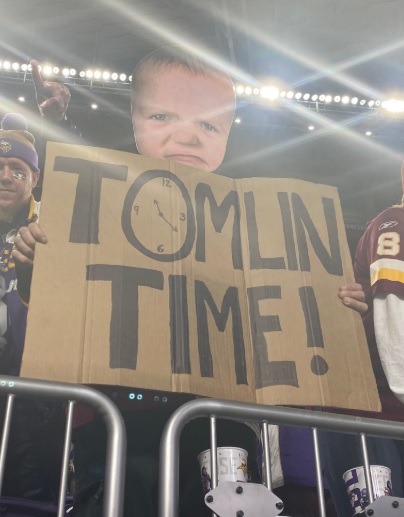 PHOTO Redskins Fan Holding Tomlin Time Sign