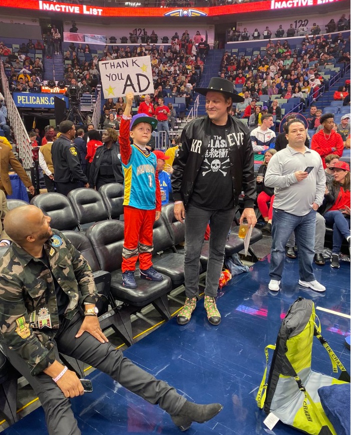 PHOTO Arcade Fire’s Win Butler And Son Courtside To Support Anthony Davis In New Orleans Return