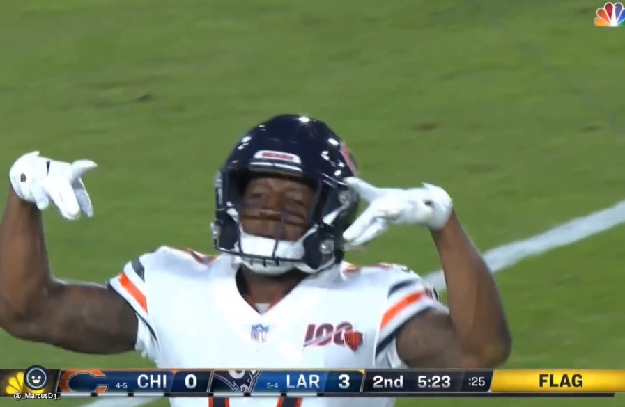 PHOTO Bears Player Throws Up Gang Signs On Sunday Night Football