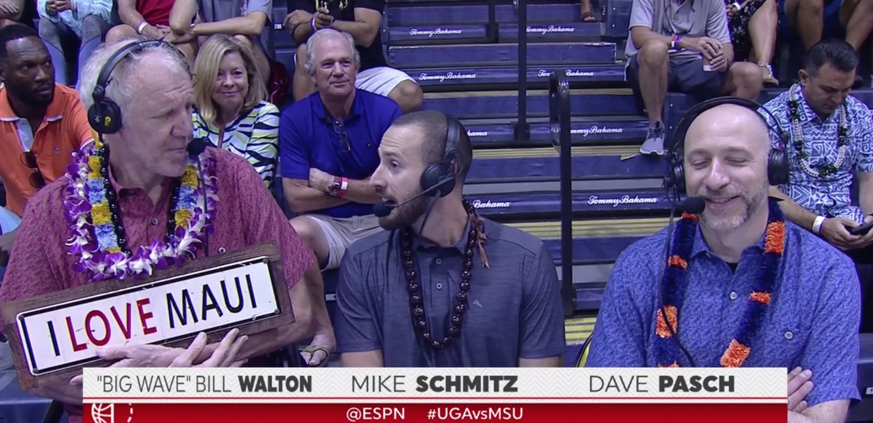 PHOTO Bill Walton Holding An I Love Maui Sign