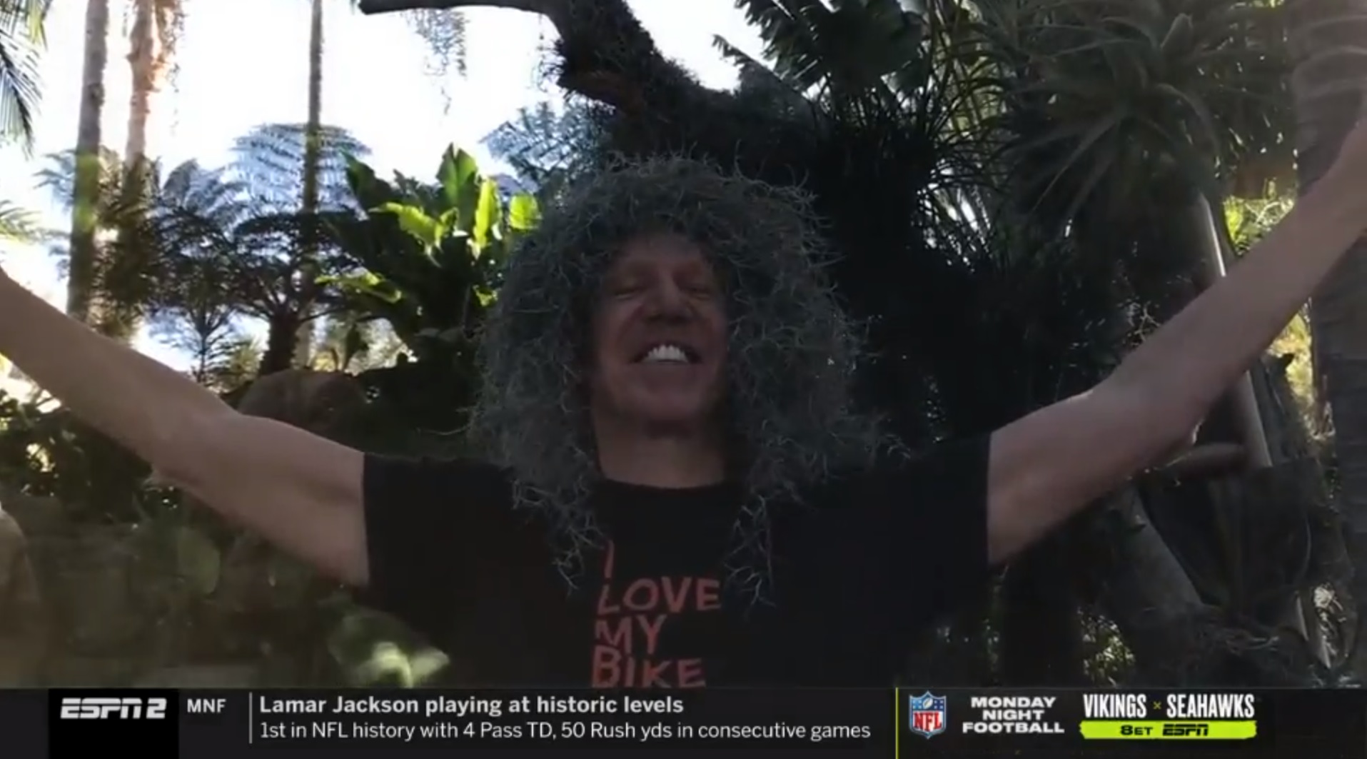 PHOTO Bill Walton Wearing An I Like My Bike T-Shirt In Maui With Grass On His Head