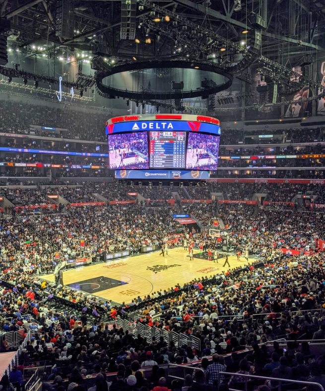 PHOTO Inside Staples Center Taken With Nightsight On A Google Pixel 4