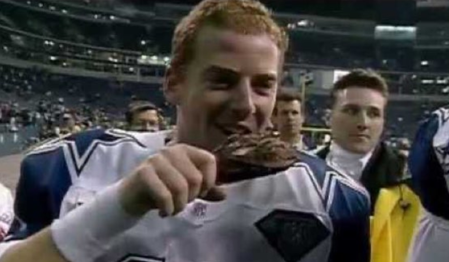 PHOTO Jason Garrett Eating A Chicken Leg On The Field