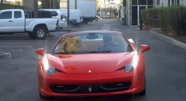 PHOTO Kobe Bryant Driving Convertible Ferrari 458 Italia In Newport Beach