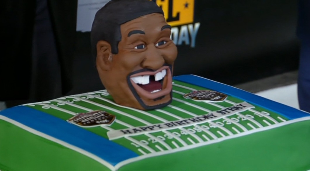 PHOTO Michael Strahan's Head Made Into A Cake