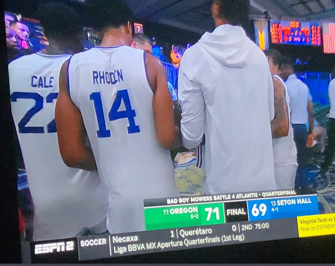 PHOTO Myles Powell's Teammates Carry Him Off Floor After Oregon Seton Hall Game Goes Final Because He Can't Walk