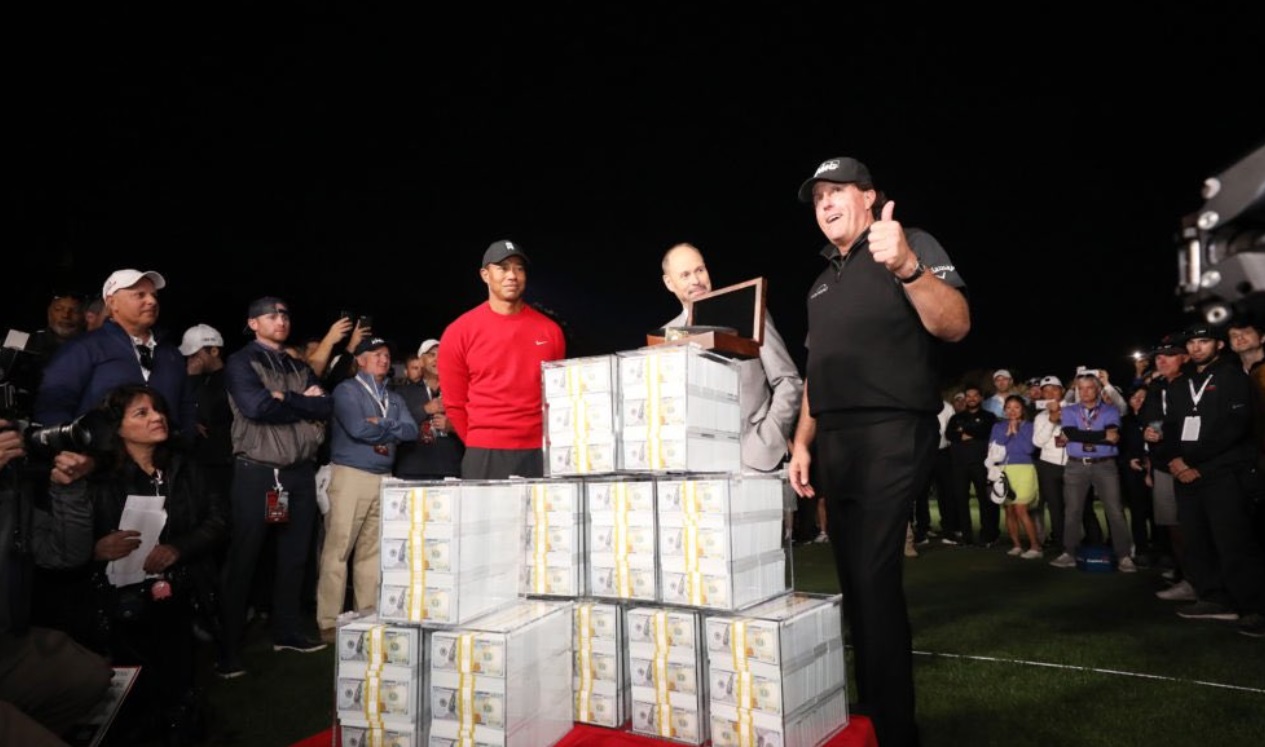 PHOTO Phi Mickelson Has 90,000 Worth Of $100 Bills At His House